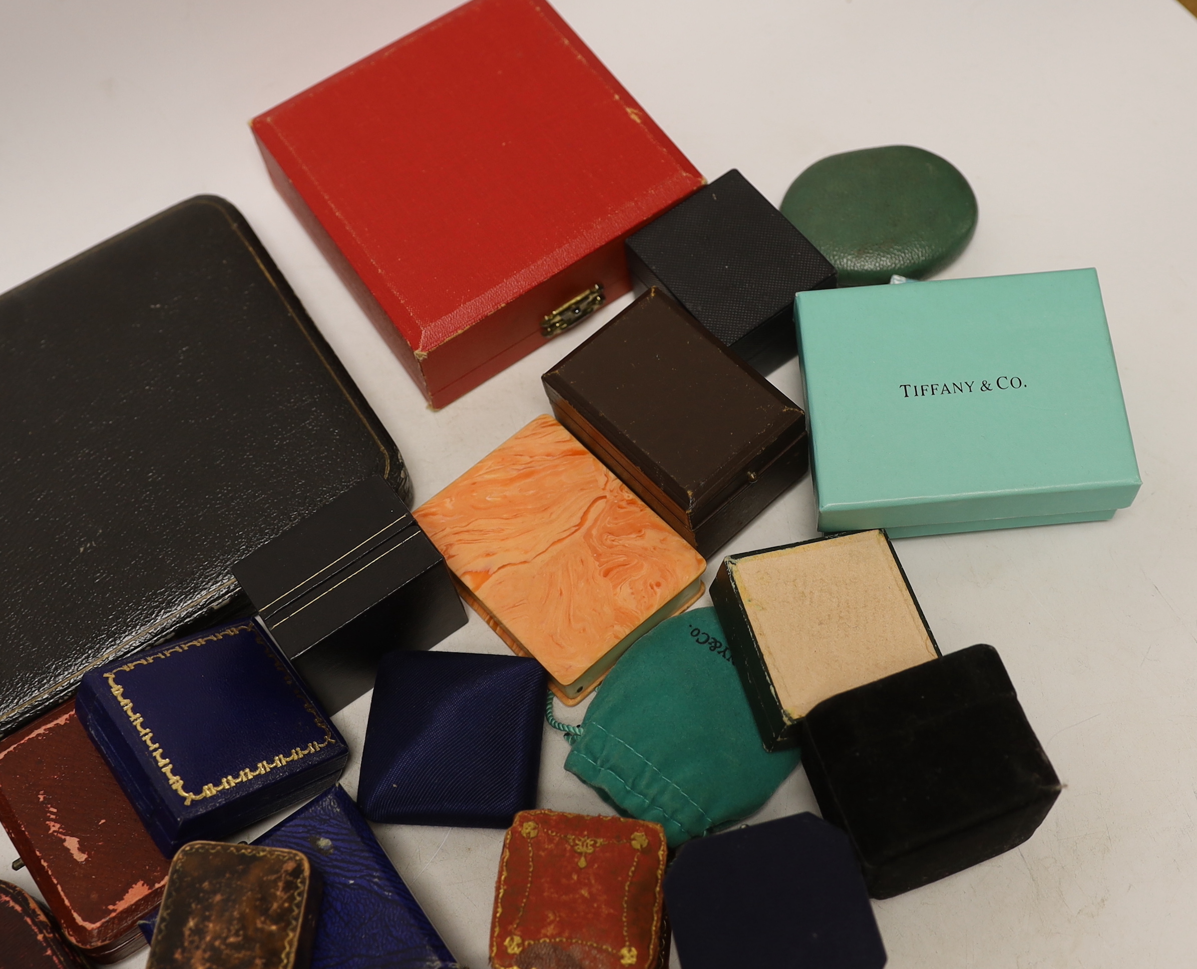 A quantity of assorted jewellery boxes, including Cartier and Richard Ogden double ring box.